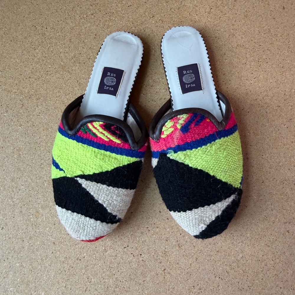 RES IPSA | Neon Upcycled Moroccan Woven Mules - Picture 3 of 10